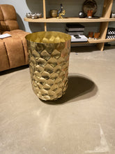 Afbeelding in Gallery-weergave laden, Cache Pot Goud Aluminium