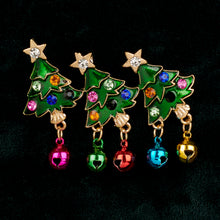 Afbeelding in Gallery-weergave laden, Metal Jewel Xmas Trees with Bells Brooch Green 6 cm
